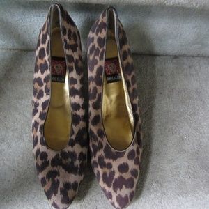 VTG ANNE KLEIN TAN SUEDE LEOPARD PRINT PUMPS